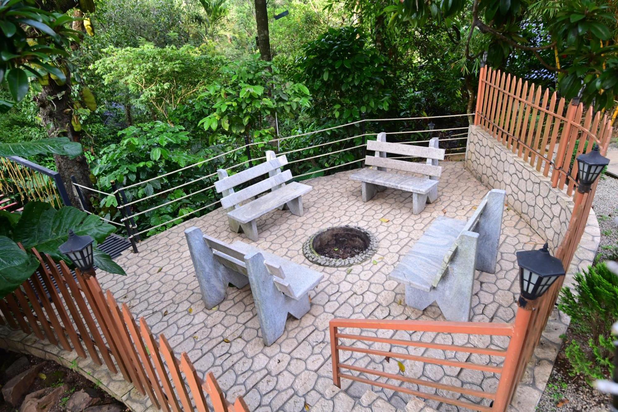 Misty Rain Estate Hotel Madikeri Buitenkant foto