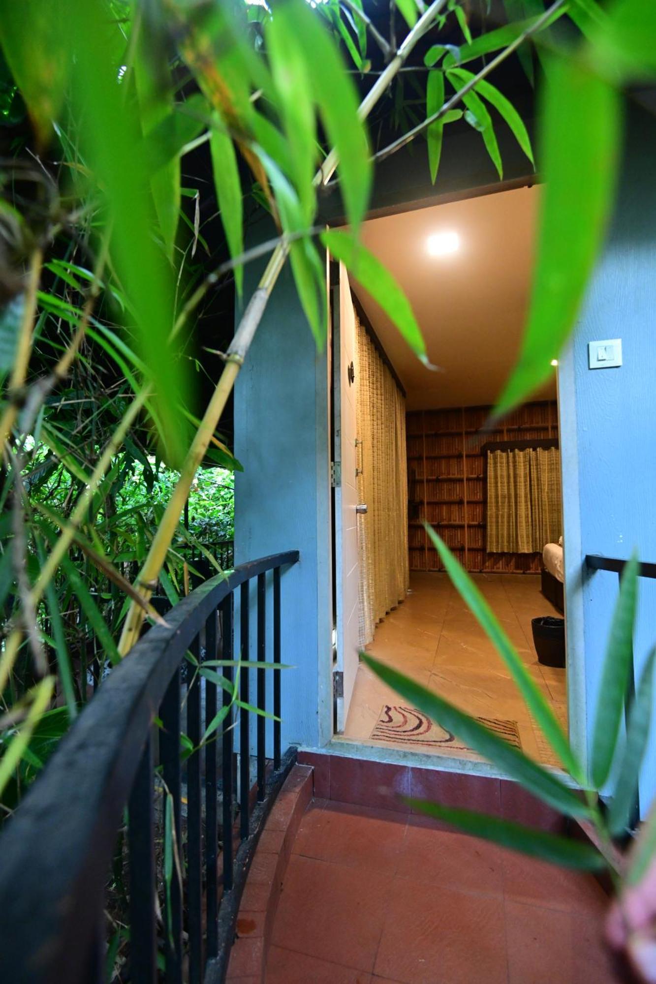 Misty Rain Estate Hotel Madikeri Buitenkant foto