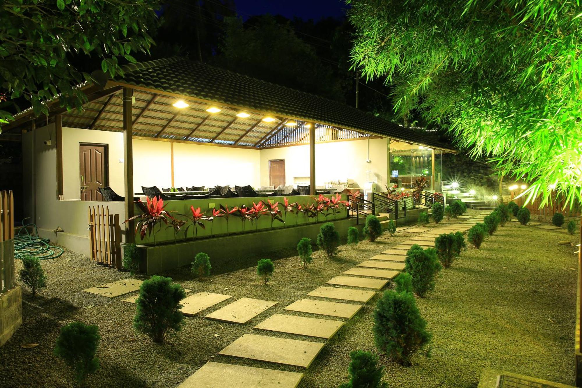 Misty Rain Estate Hotel Madikeri Buitenkant foto